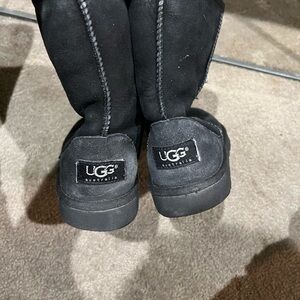 Ugg size 2 Classic Short